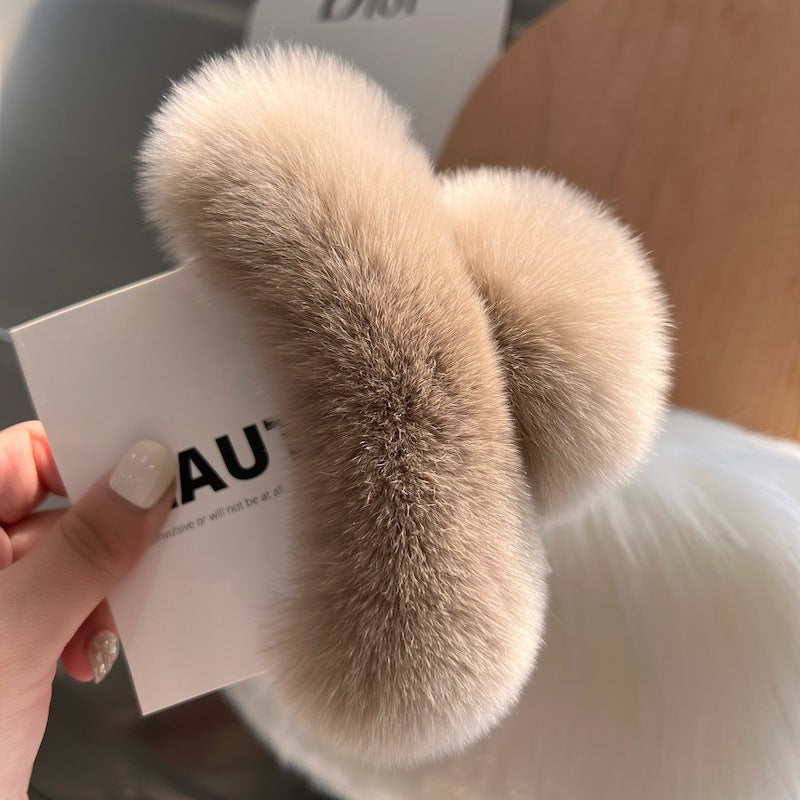 Otter Hair Clip