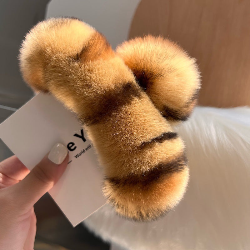 Otter Hair Clip