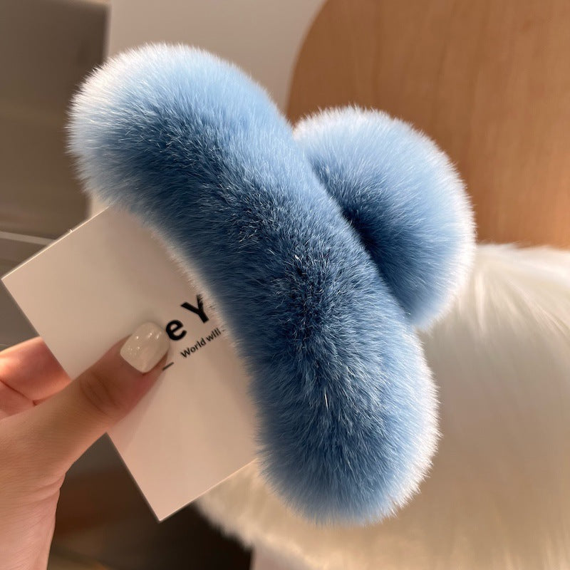 Otter Hair Clip