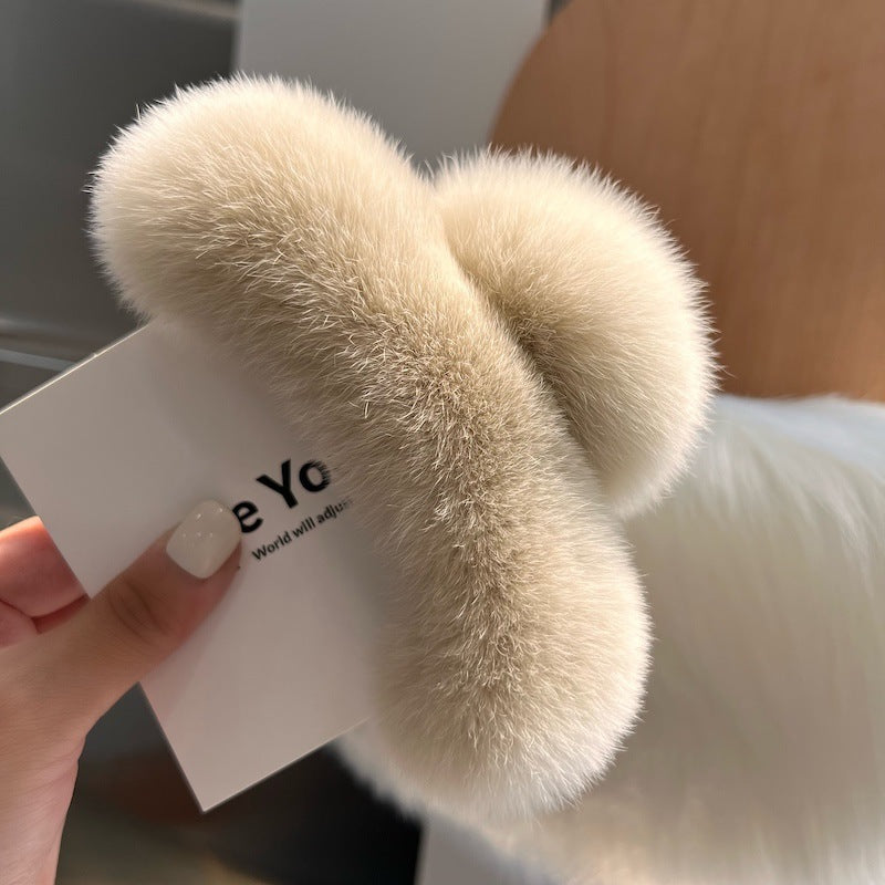 Otter Hair Clip